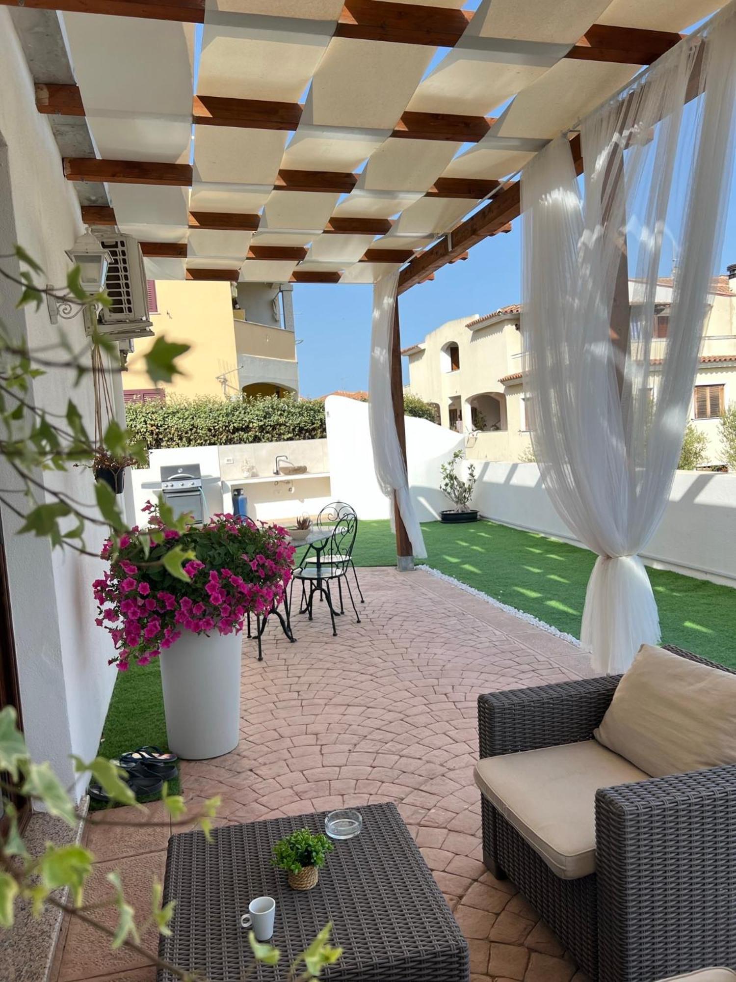 Le Residenze Del Mare Affittacamere La Caletta Exterior photo